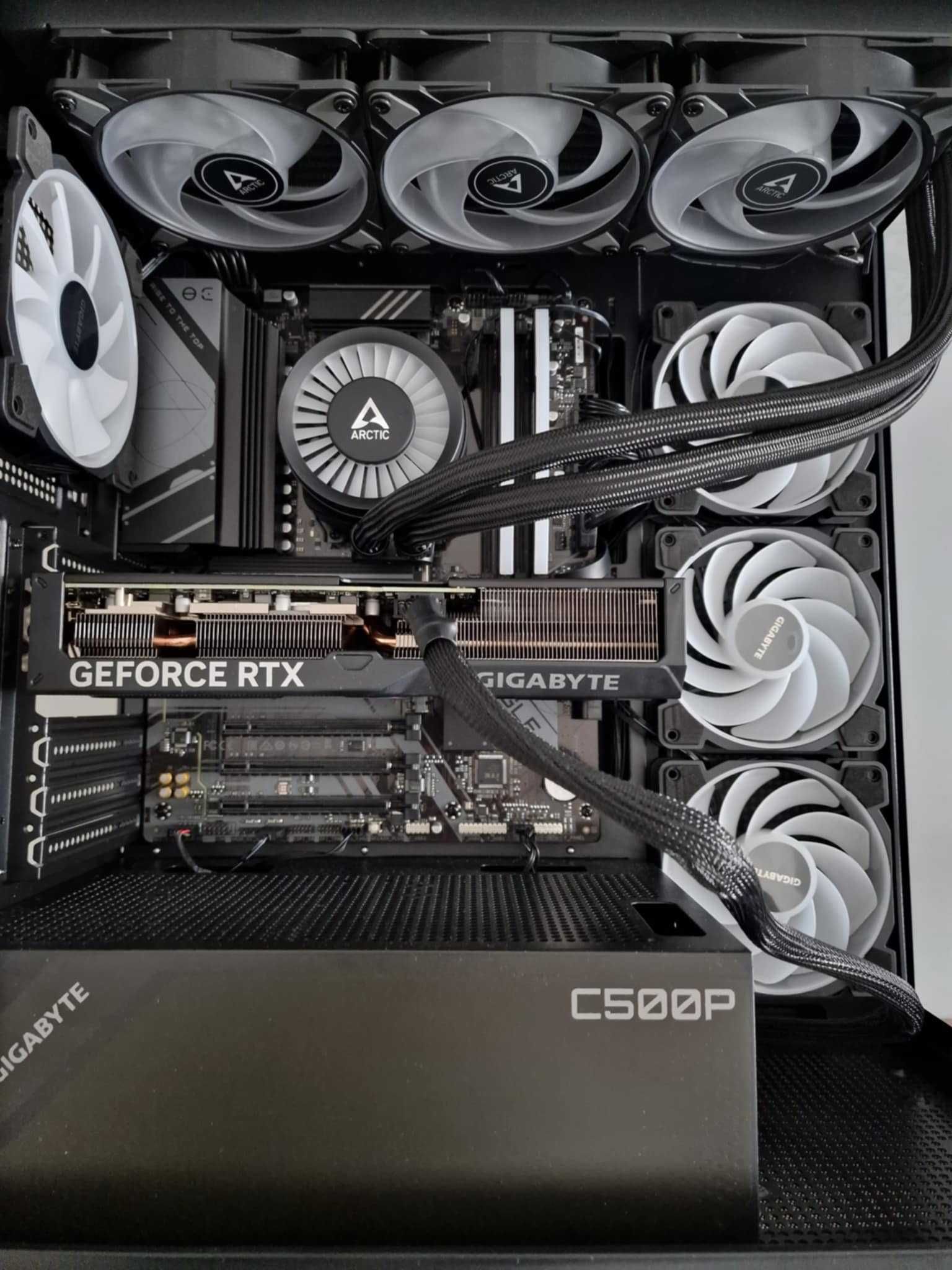 Ryzen 7 9700X/RTX 4070 SUPER/32 GB RAM DDR5/
