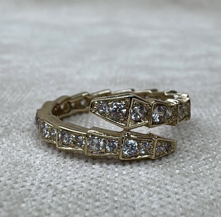 Продам кольуо золото 585 пробы по цене ломбарда