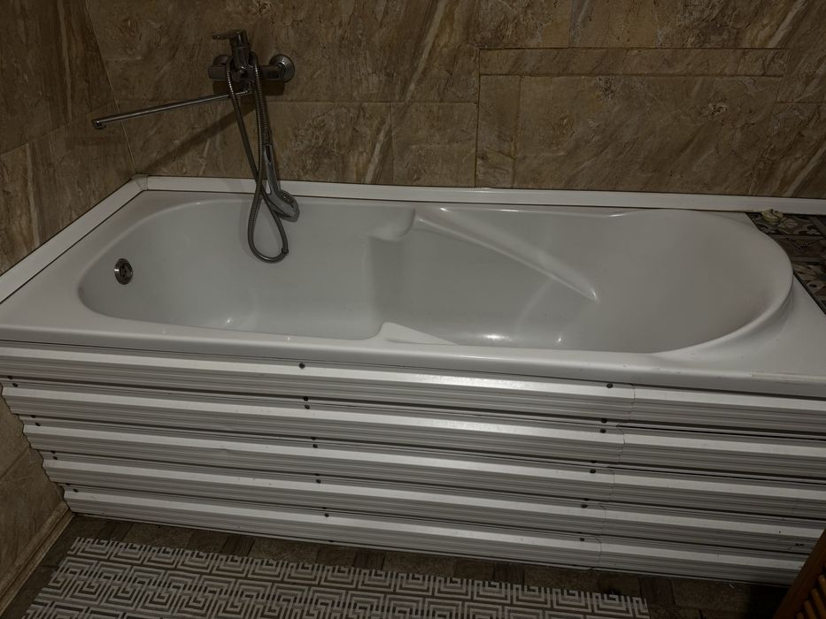 Ванна акриловая 168*70. В хорошем состоянии