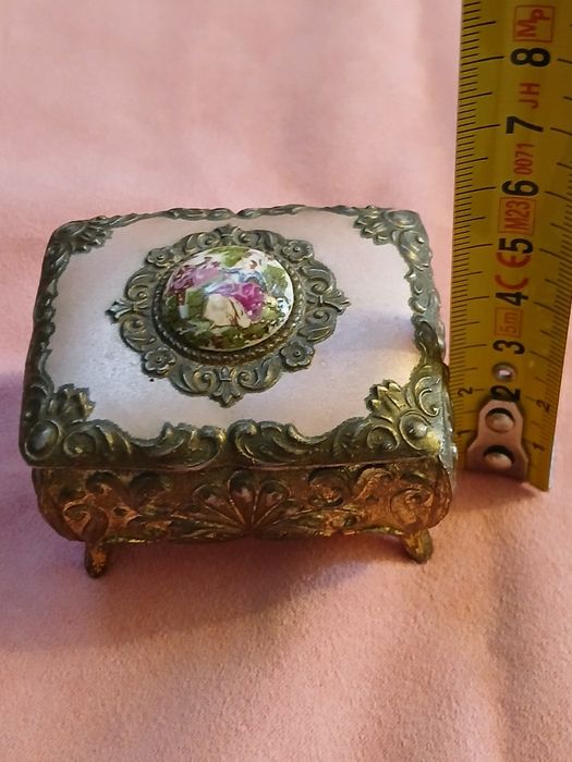 Caseta vintage metal