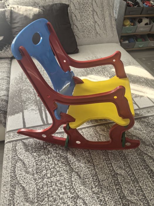 Детски люлеещ стол нов!