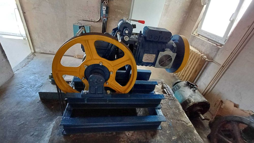 Motor ascensor persoane