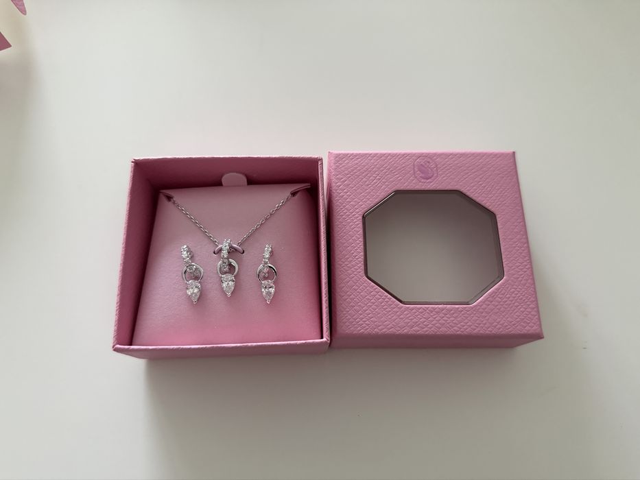 Колие с обеци Swarovski Чисто Нови