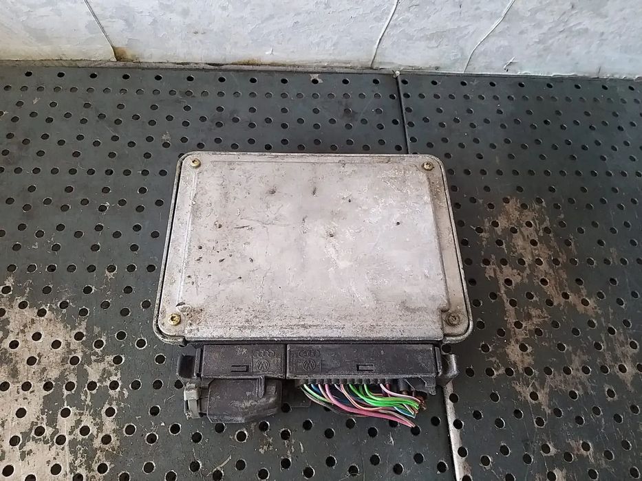 Ecu calculator motor 1.8 b audi a3 8l 06a906018ak 0261204675