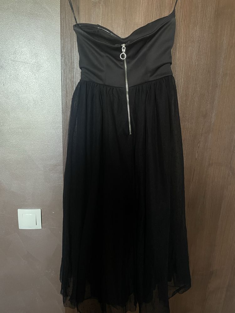 Черна рокля Stradivarius