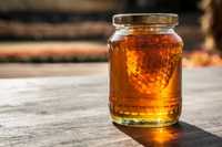Продавам пчелен мед на едро в тенекии 100% наторален