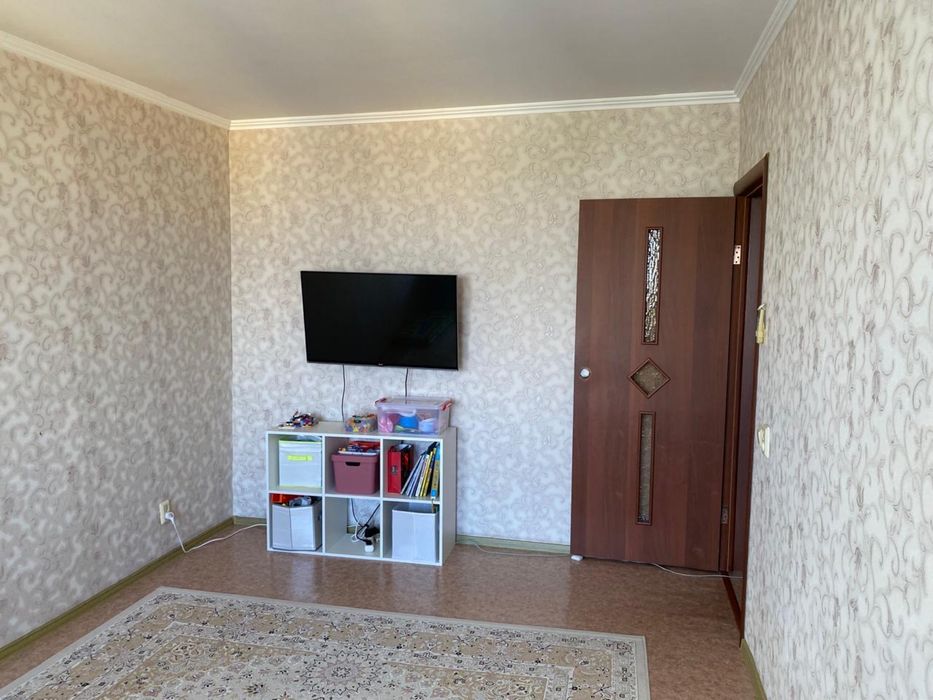 продам 3-х комнатную квартиру, в 11 мкр , 8/10 эт.