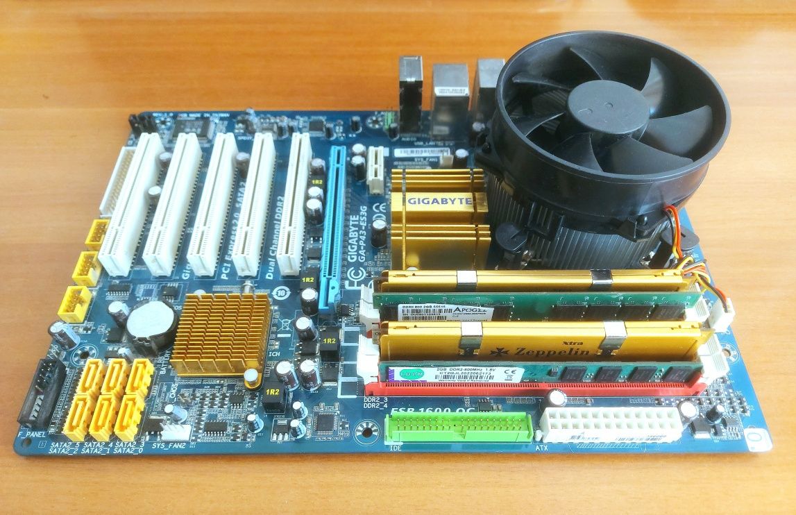 Продам комплект core quad 8300/8gb ddr2