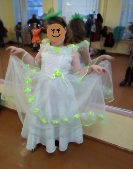 Нарядное платье на девочку