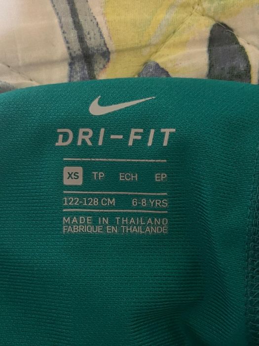 Vand geaca nike adolescenți