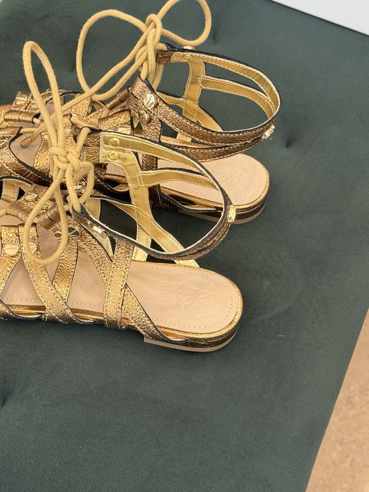 Дамски сандали GUESS - Roma 36-37