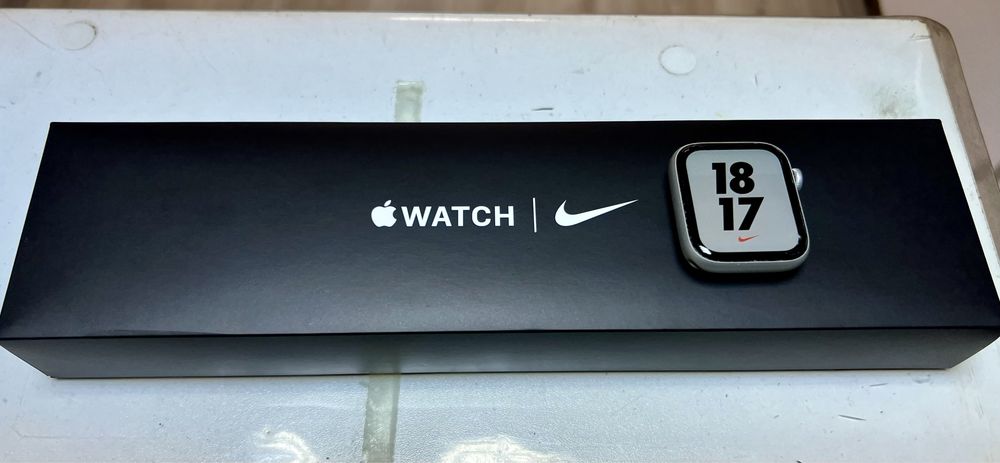 Apple Watch SE Nike edition 44mm