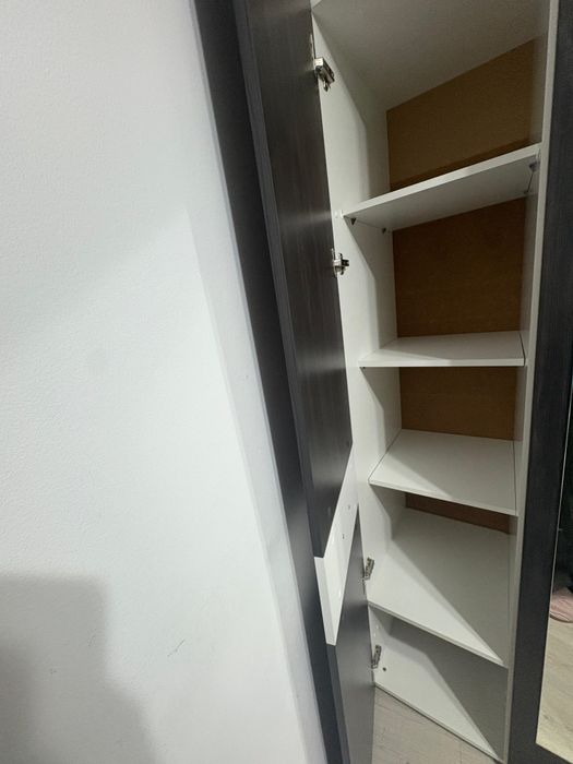 Dulap dormitor negru cu alb