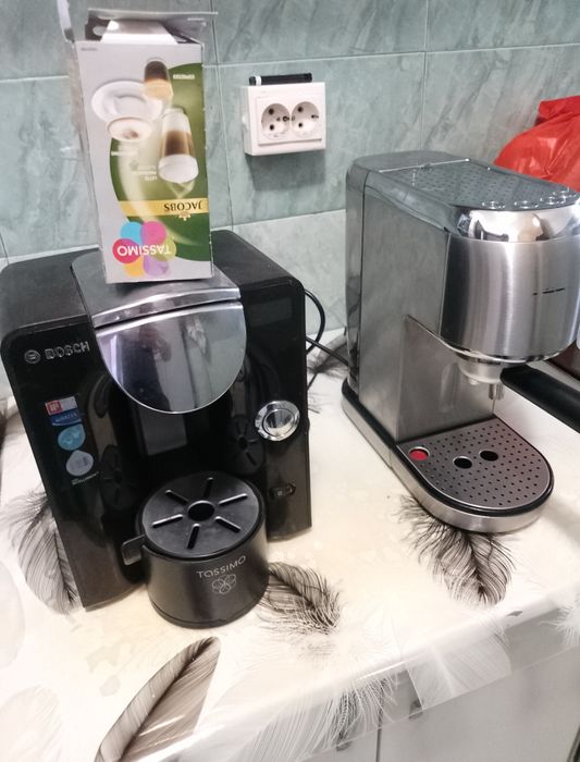 Vand expresor de cafea cu capsule și oglinda led