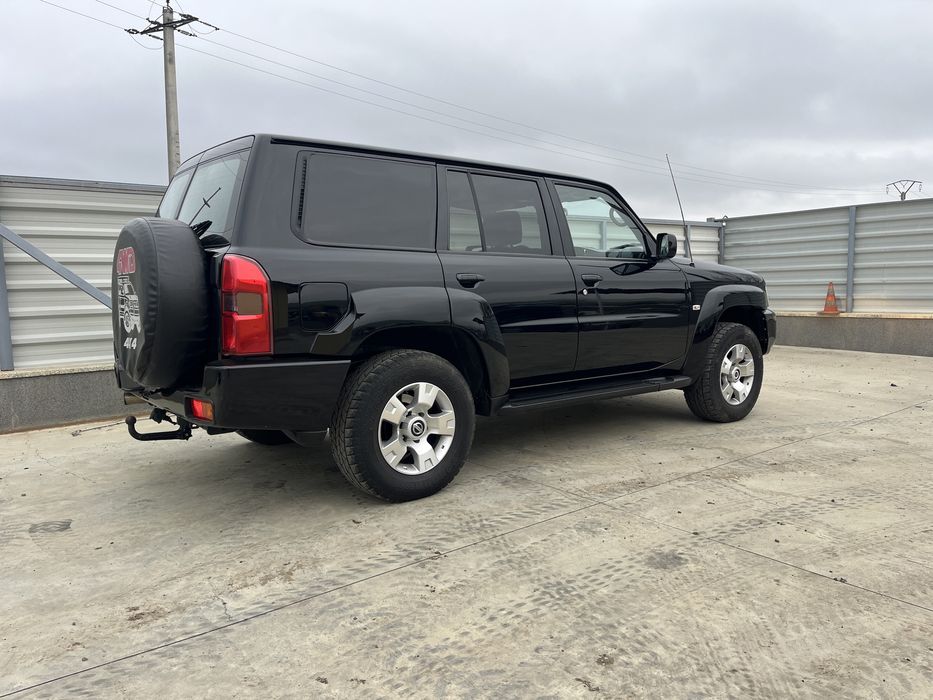 Nissan patrol y61 autoutilitara N1 4locuri