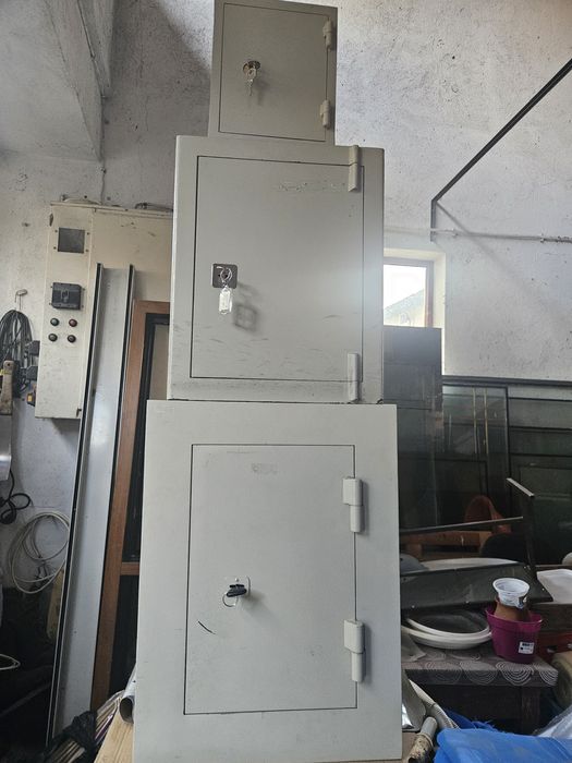 Каси сейфове различни размери