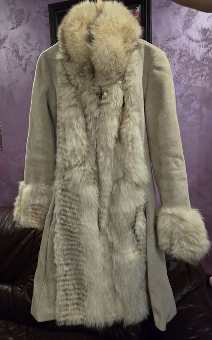 Елегантно палто от лисича кожа