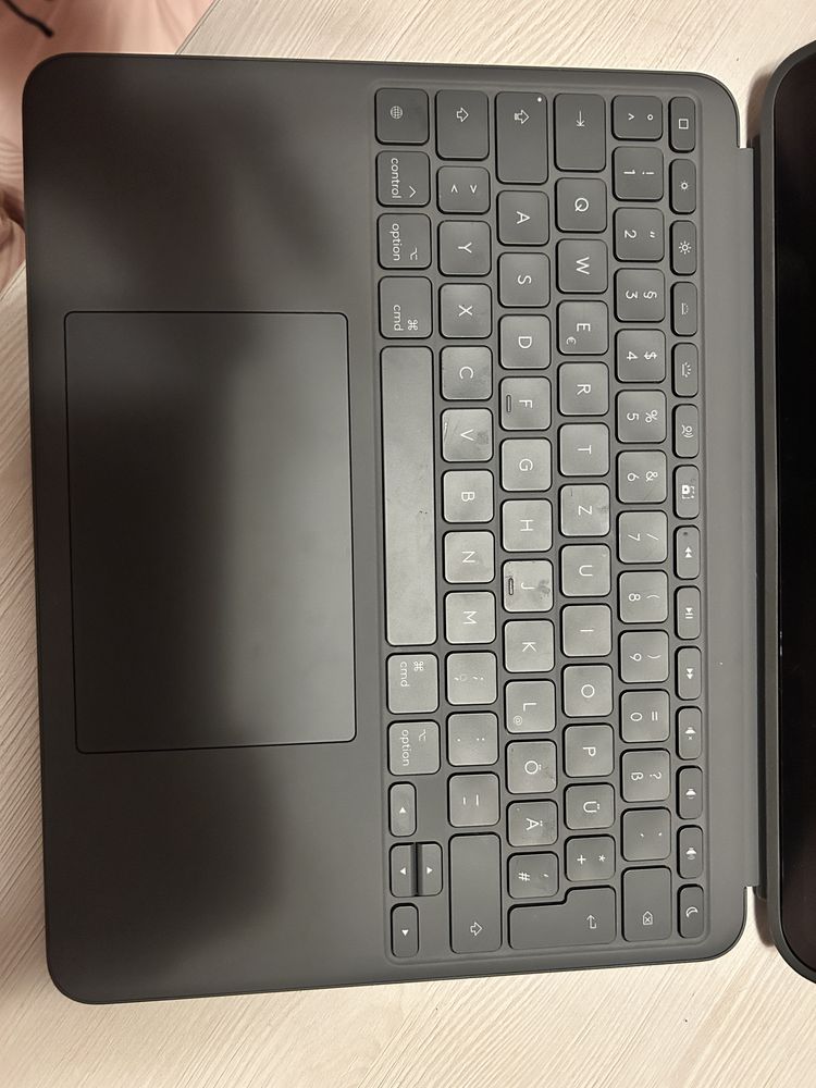 Logitech Combo Touch Keyboard for iPad Air 13 inch