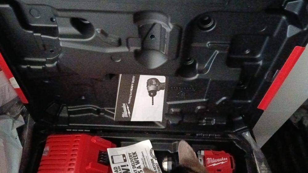 Vând trusa nouaMilwaukee M18 FPP2A-502 Impact și filetantă