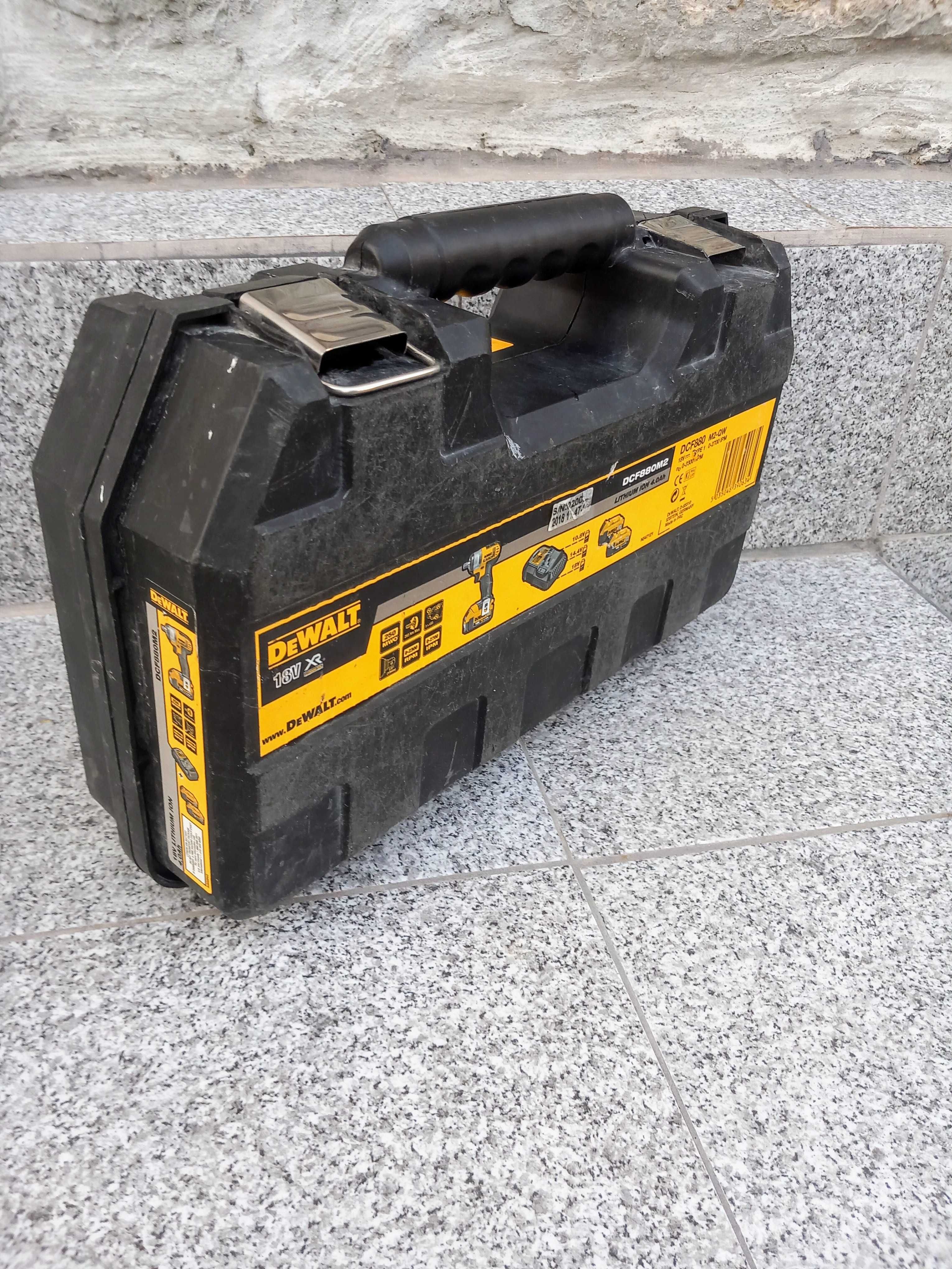 Dewalt DCF880M2 Гайковерт