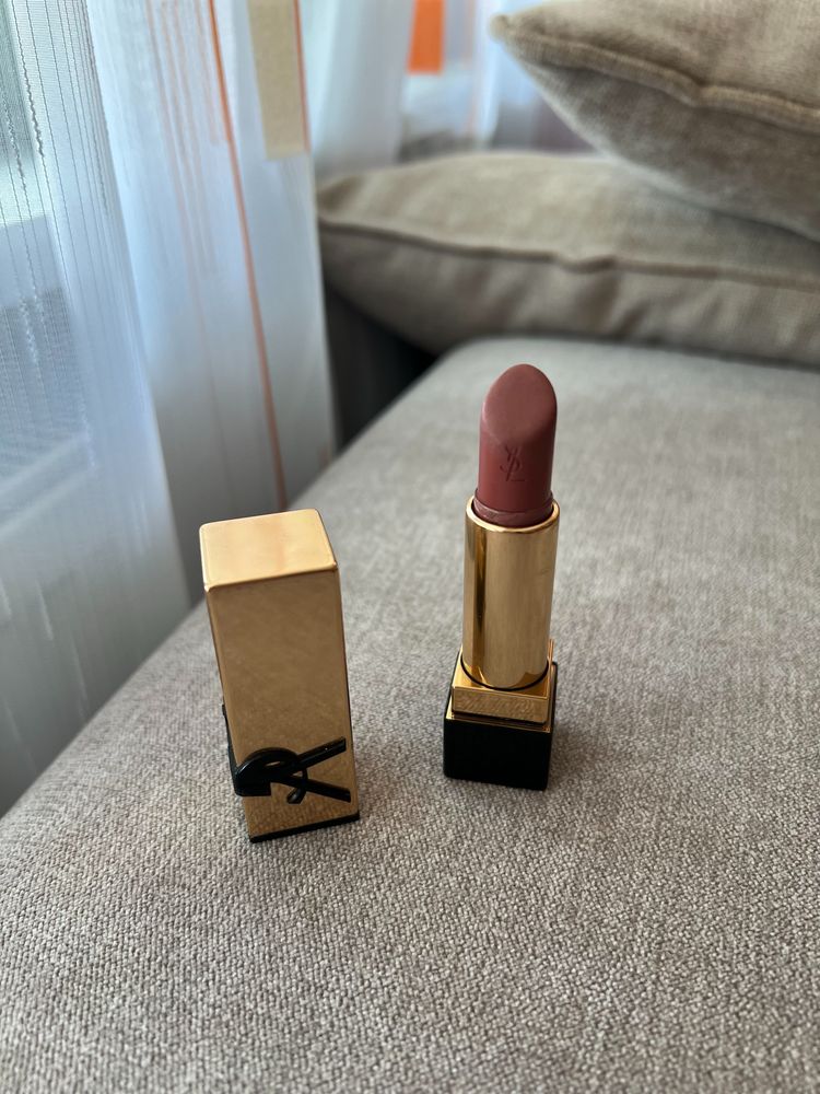 Крмемообразно червило ysl