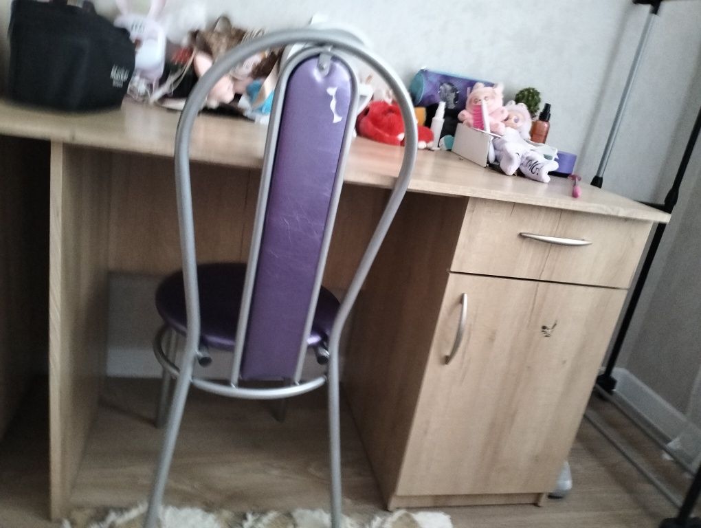 Стол в хорошем состоянии