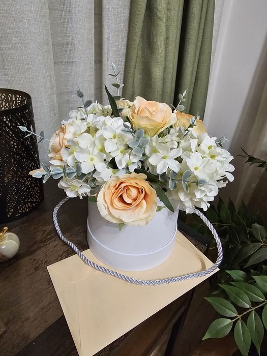 Дизайнерски букети от изкуствени цветя