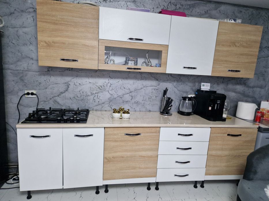 Vând mobila bucatarie dimensiuni 260 lungime  modulara cu plita pe gaz