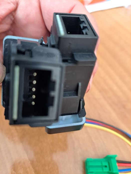 N 69 Бутон за халоген на Хонда или Тойота.