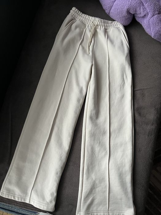 Бежов панталон с плюшена мека материя М размер