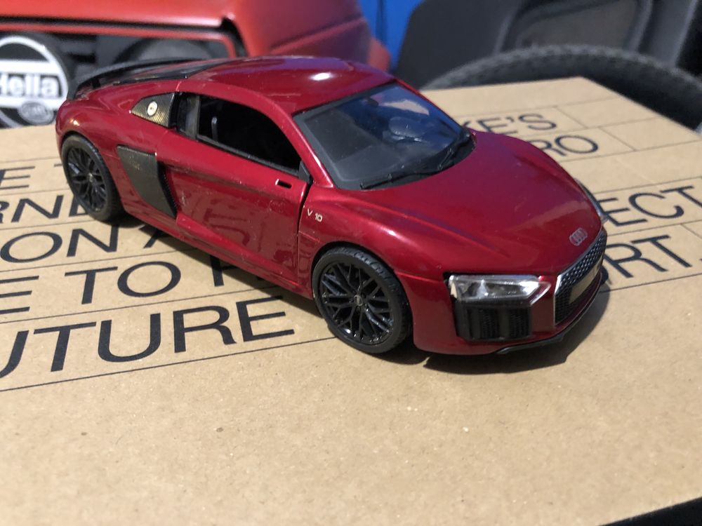 Колекционерски модели колички burago 1/24 ferrari lamborgini audi r8