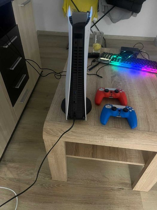 Playstastion 5 750GB + 2 Joystick - като нов