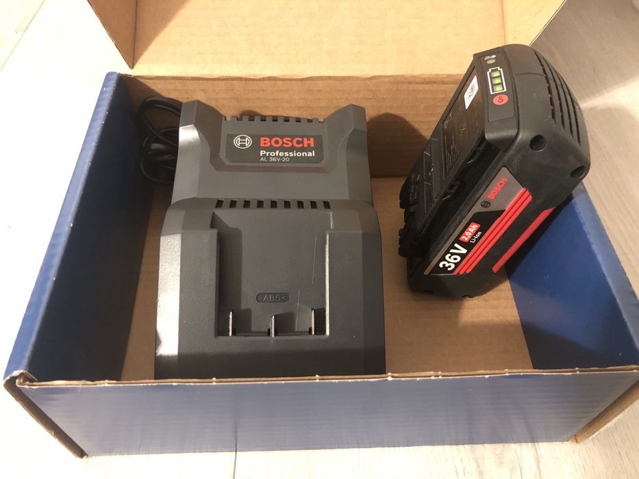 Set acumulator Bosch 36V plus incarcator