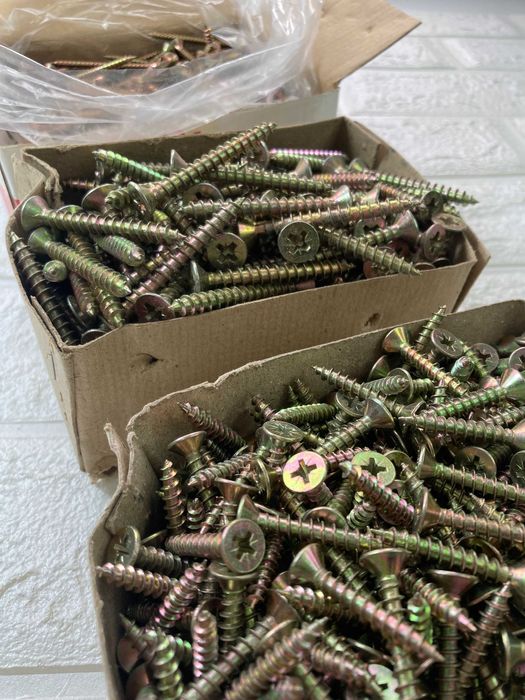 Продам саморезы, размеры разные 850 тнг./кг.