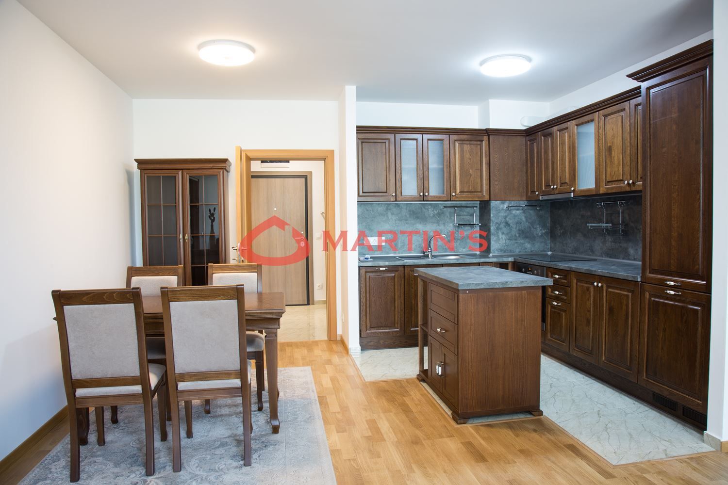 3-стаен в София-Витоша площ 120 цена 650