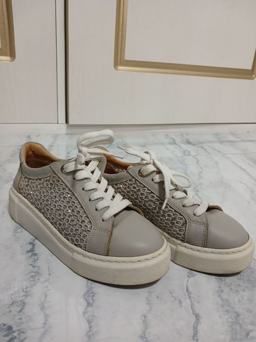 Кроссовки женские