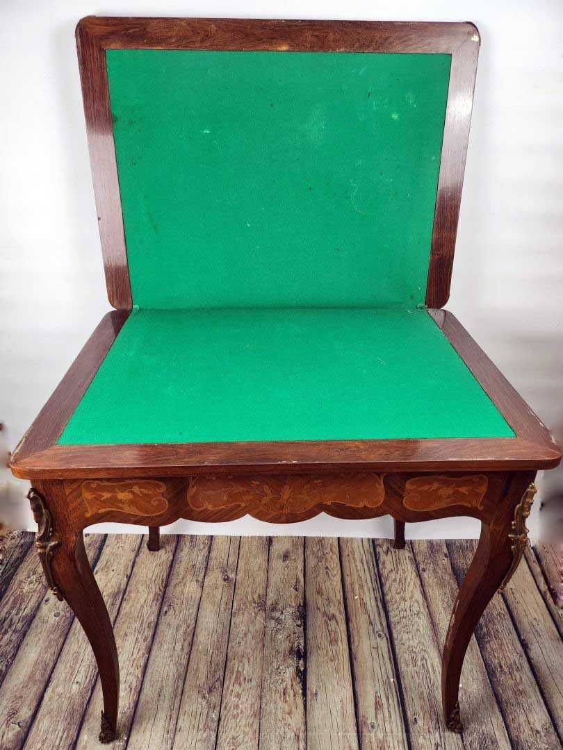 Старинна игрална маса с интарзия