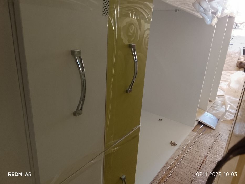 Шкаф двухстворчатый