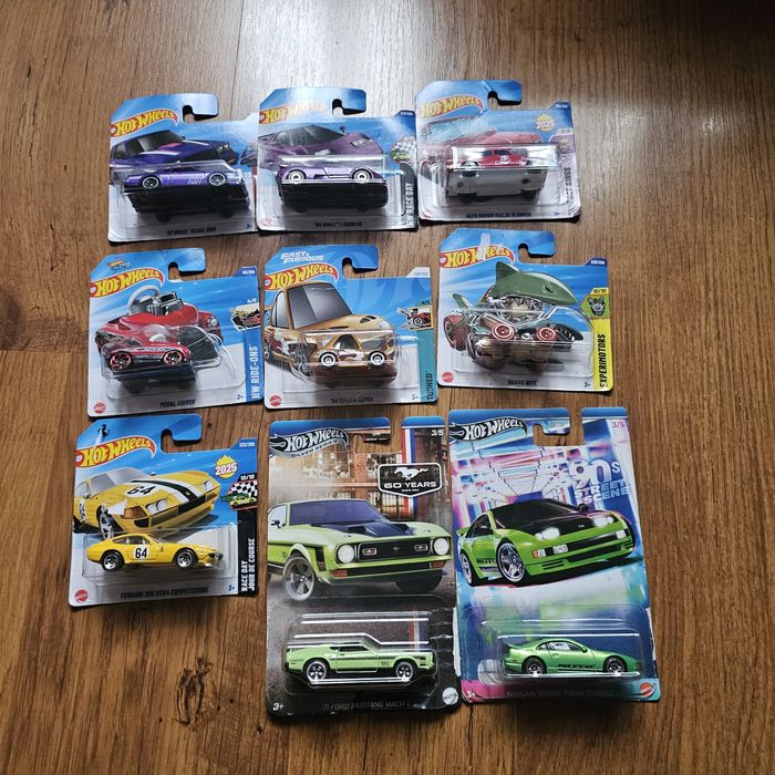 Hot wheels колички.