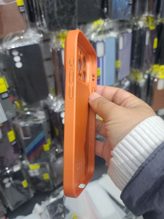 Iphone 17 qiladigan chexollar sotuvda