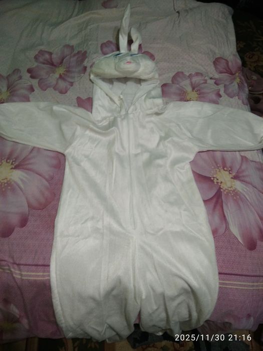 Костюм зайчик в хорошем состоянии!