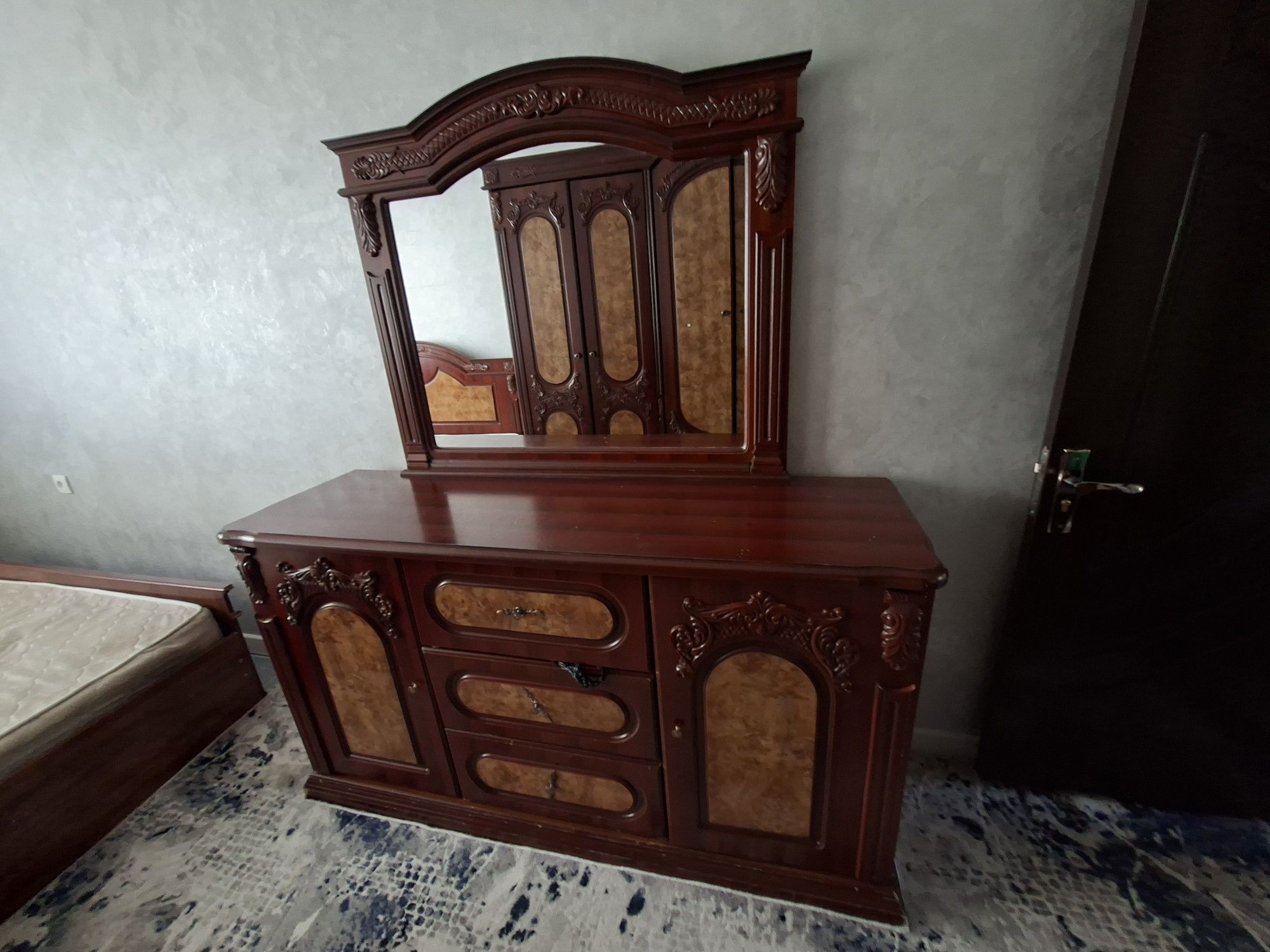 Mebel holati alo darajada Sotiladi