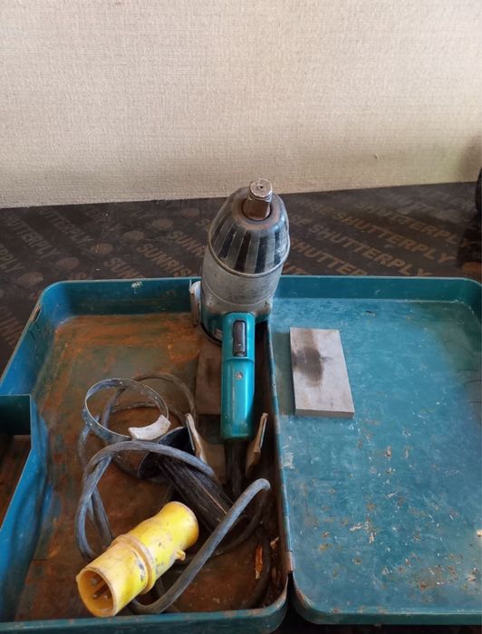 Гайковерт Makita работи перфектно