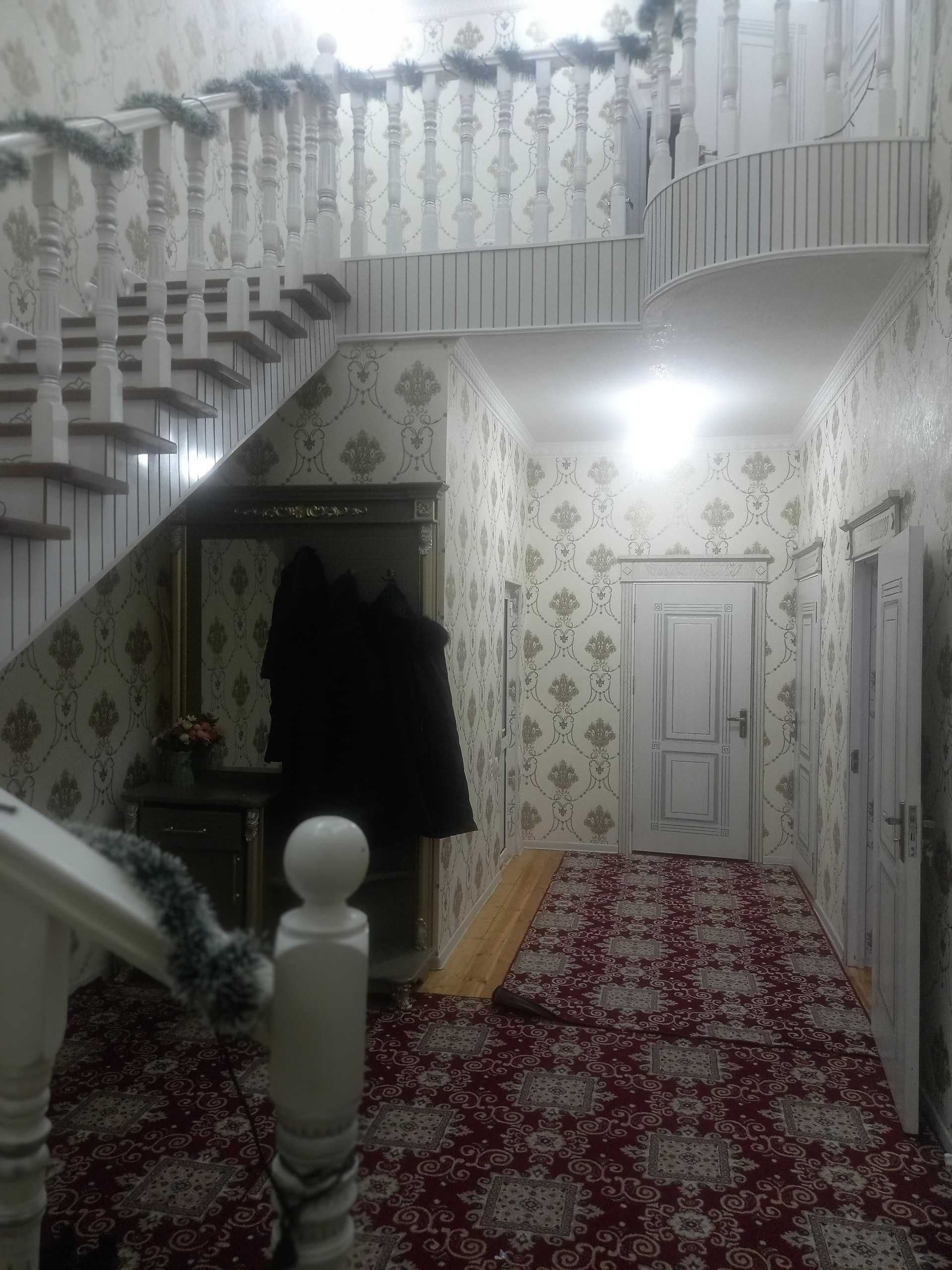 Чакка парник кўчани бошида ховли жой сотилади.