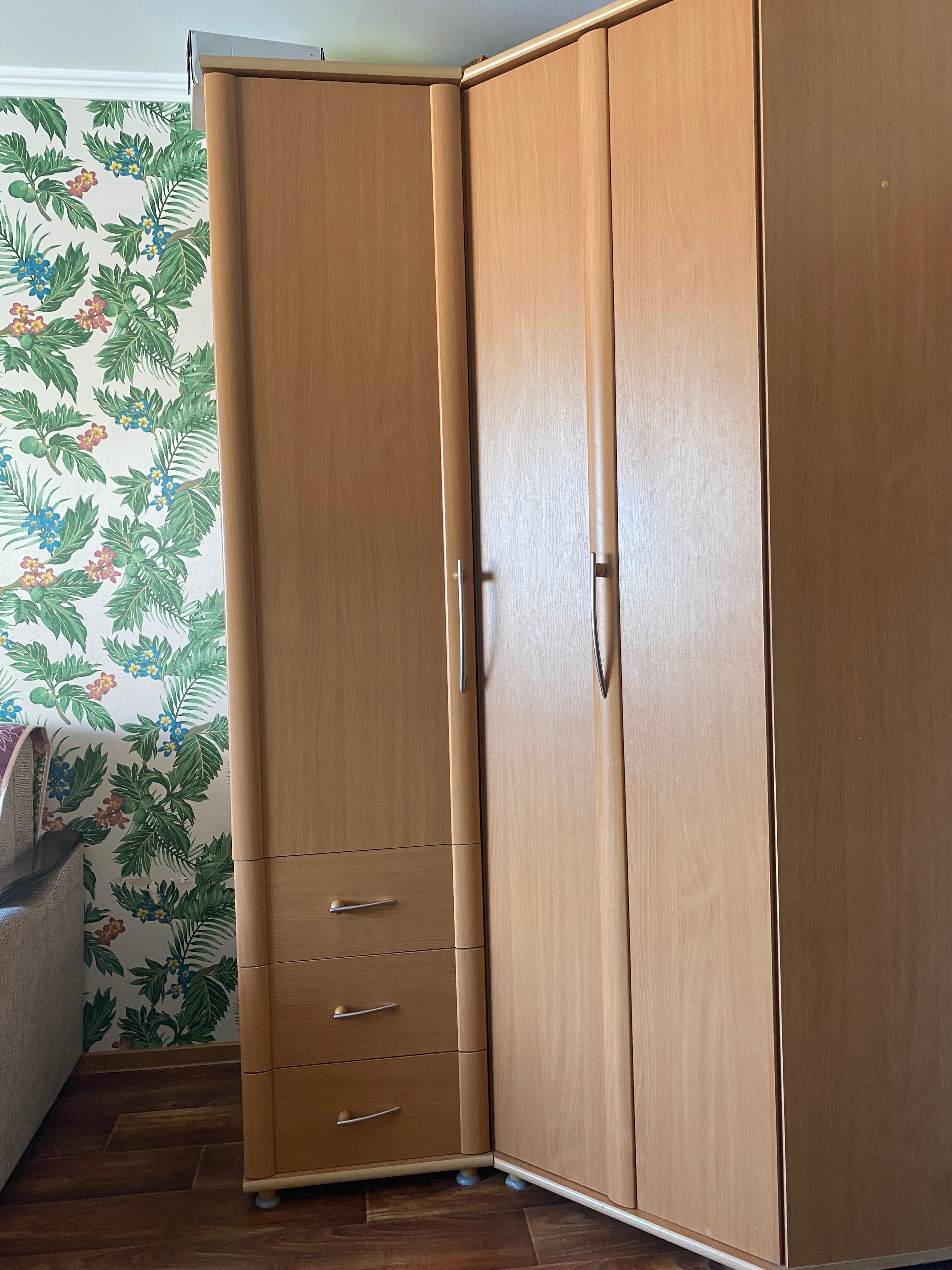 Продам шкаф для одежды