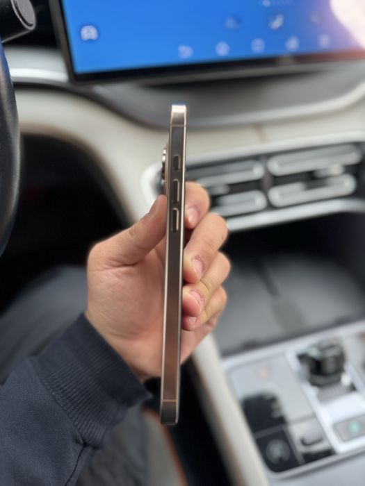 Iphone 16 Pro max Desert