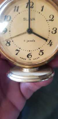 Se vinde ceas de masa SLAVA mecanic
