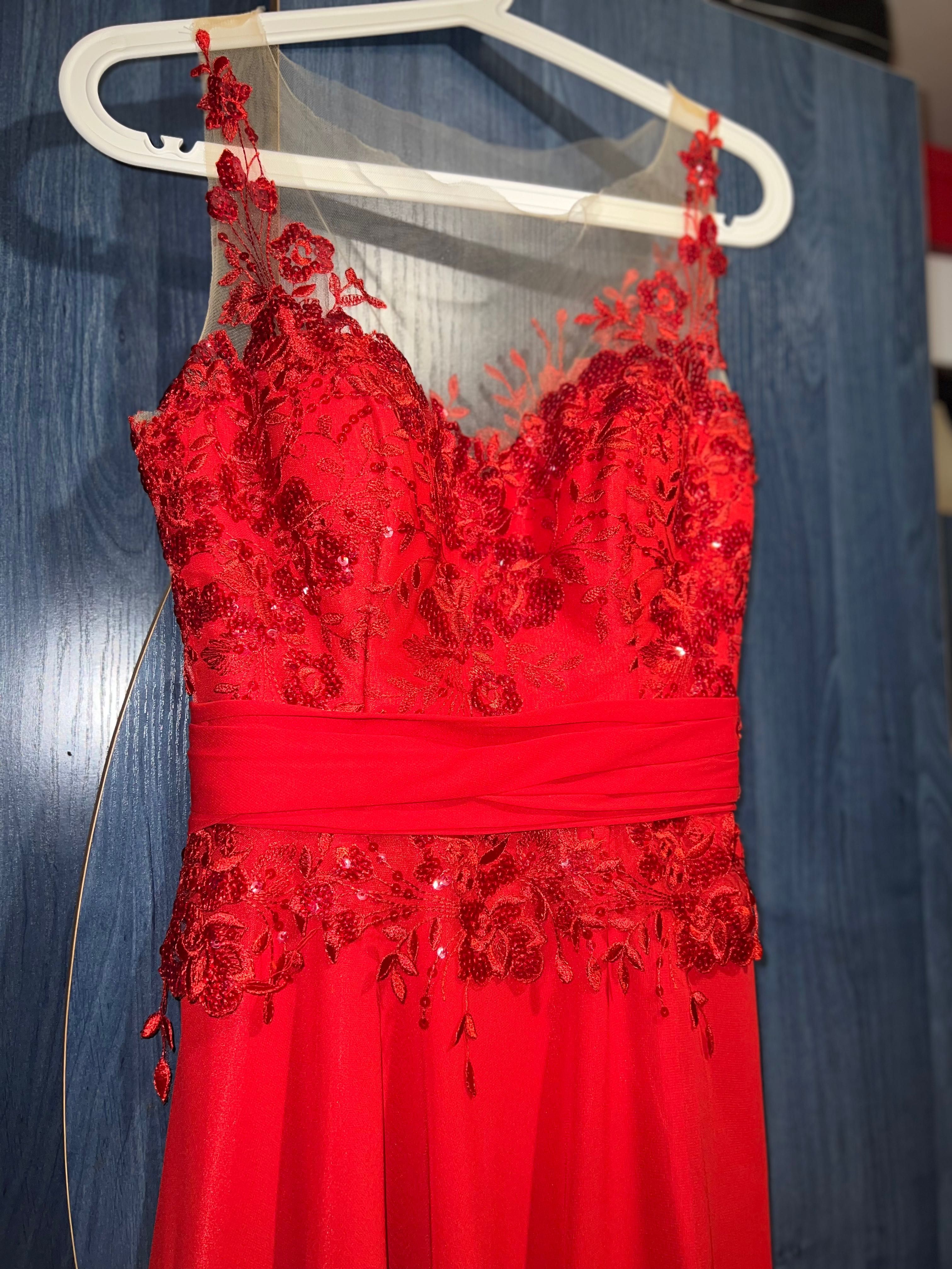 Бална червена рокля