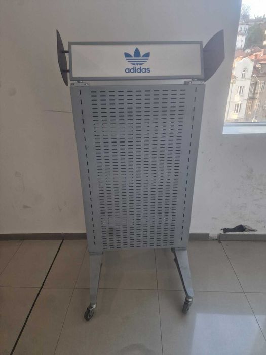 Обзавеждане за  магазин за дрехи