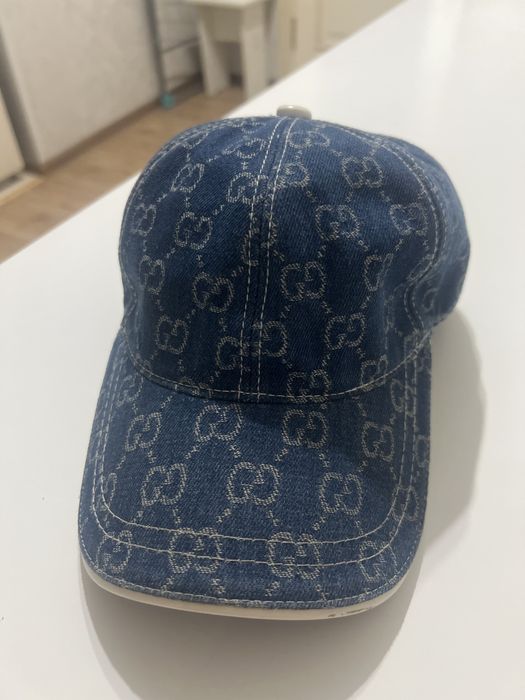 Кепка GUCCI.